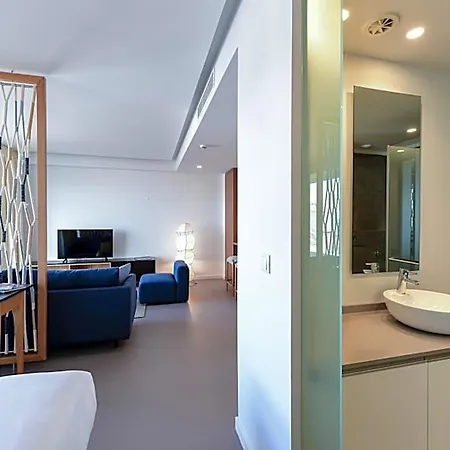 מלון דירות Oscar Concept 4*